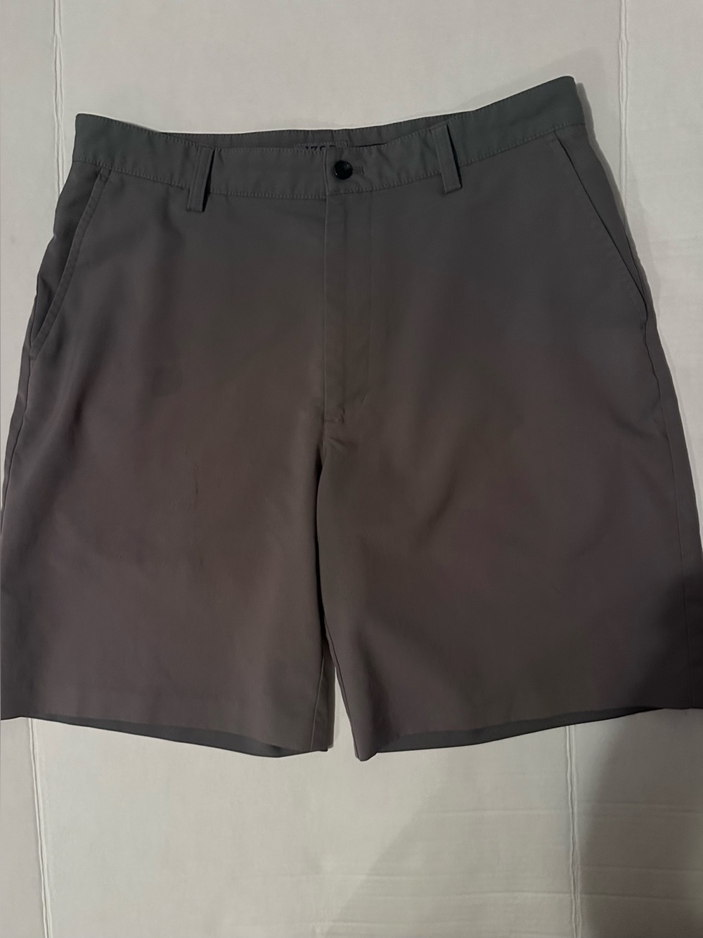 Izod Men's Flat Front Grey Performance Shorts